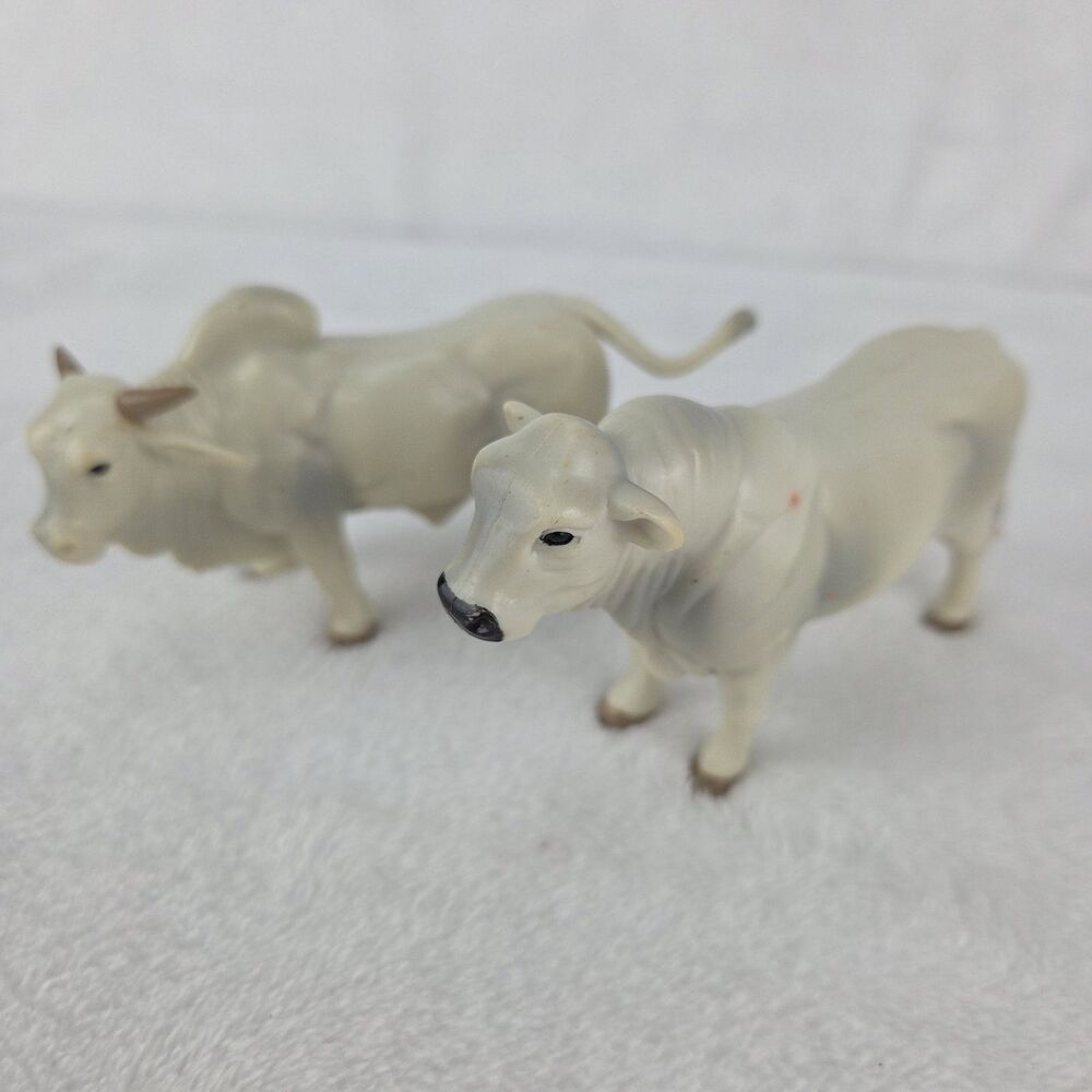 Vintage Ertl White Brahman Bull & Steer Farm Animal Figures Lot of 2 2.5"